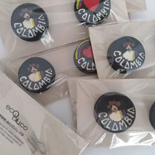 Juego x 2 imanes "Colombia" pintados a mano