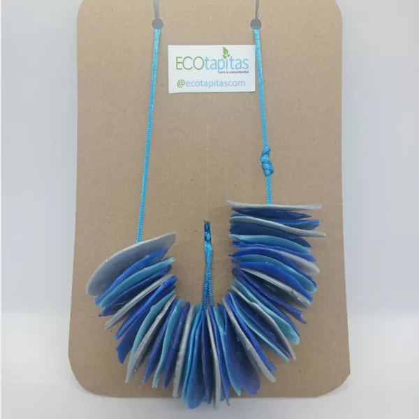 Regalos Colombianos -ECOtapitas - Collar Escamas. Azul
