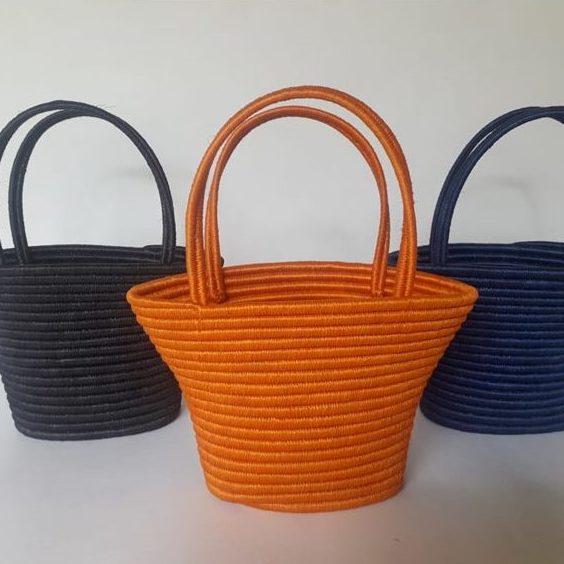 Regalos Colombianos / Bolso canasto / Artesanias Frasilgo/ Cesteria Rollo - Guacamayas